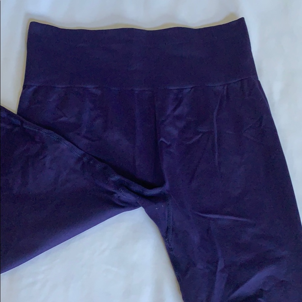 Fabletics Seamless High-Waisted Solid Legging - image 4